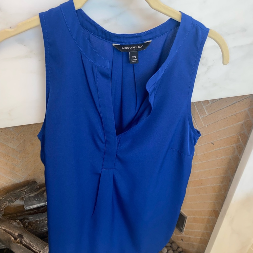 Banana Republic v neck royal blue blouse XS